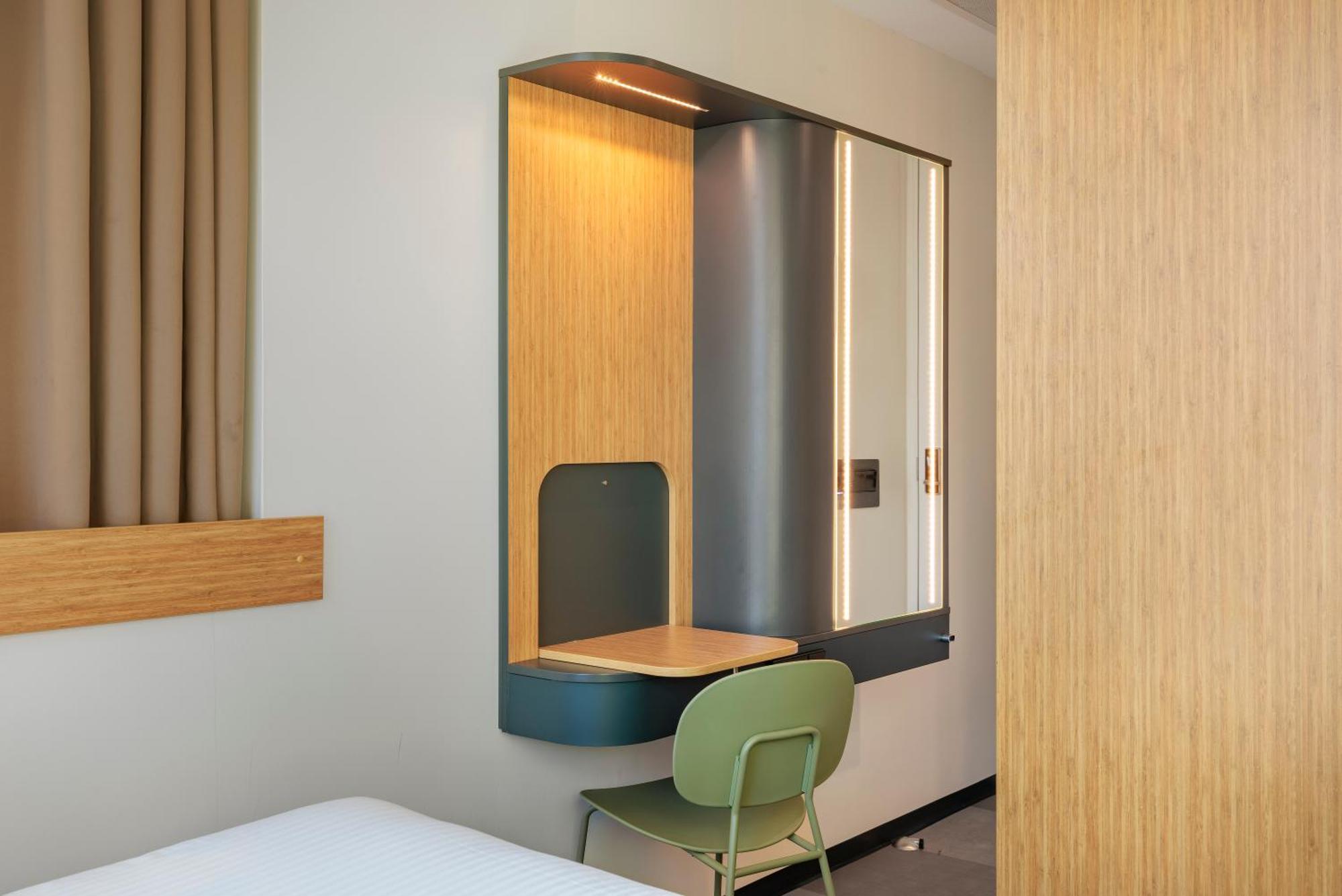 Maxhotel Amsterdam Airport Schiphol - Recently Renovated Hoofddorp Quarto foto